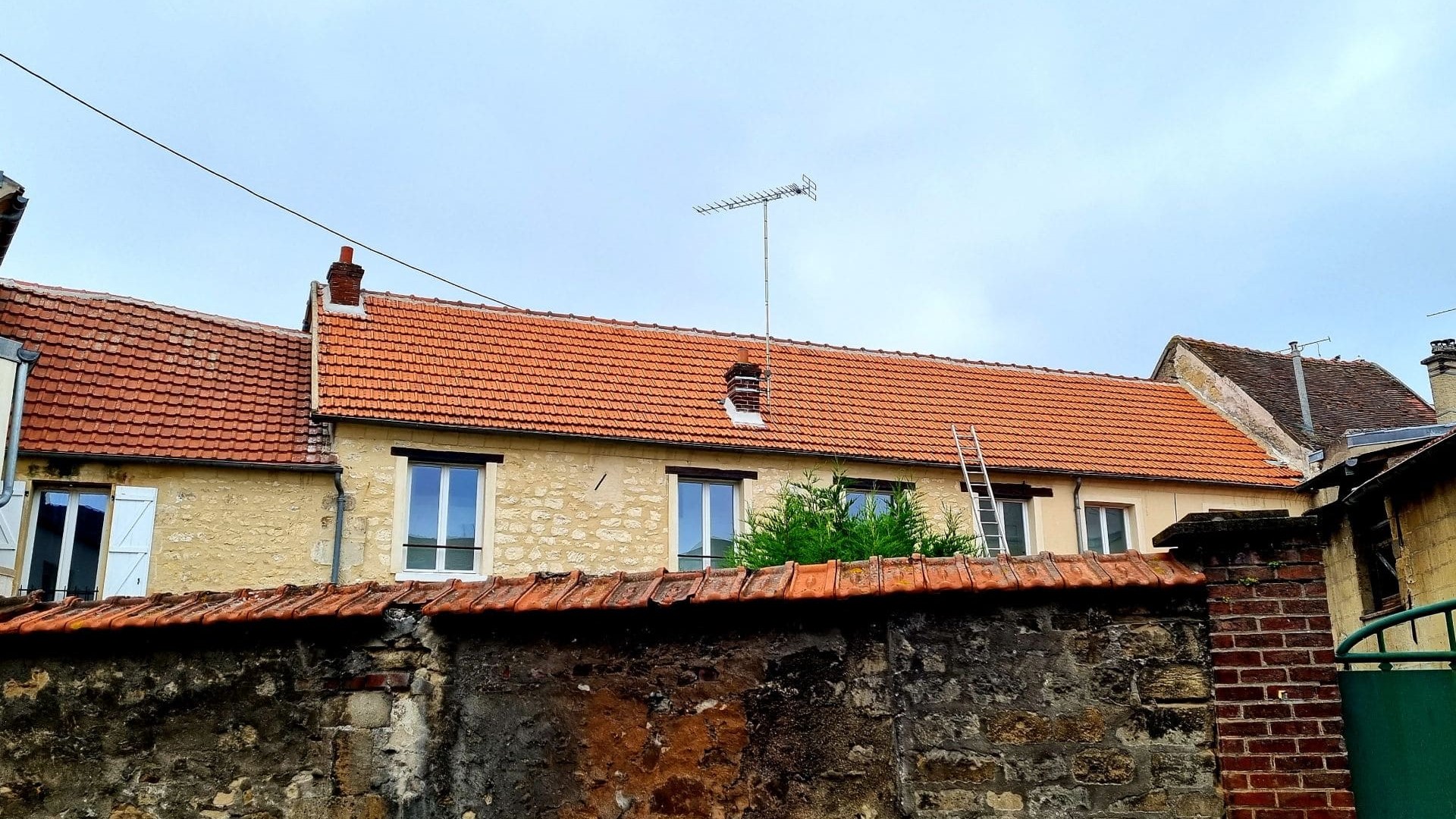nettoyage-toiture-16x9-1.jpg
